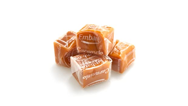 Yupik Creamy Caramels, 2.2 lb (35.2 oz), Gluten-Free, Individually Wrapped, Semi-Soft Candies, Caramel & Vanilla Flavor, Sweet Candy, Delicious