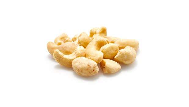 Yupik Raw Cashews, Butts, 2.2 lb (35.2 oz), Gluten-Free, Kosher, Vegan, Broken Nuts, Unsalted, Unroasted, Oil-Free, Source of Protein & Iron, Healthy