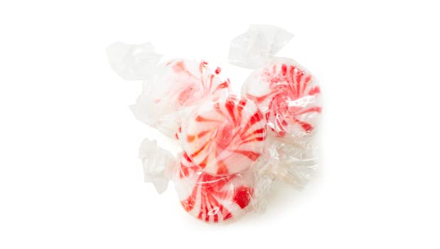 Yupik Red Pinwheel Mints, 2.2 lb (35.2 oz), Gluten-Free, Hard Candies, Individually Wrapped, Refreshing Sweet Minty Flavor, Classic Treat, Delicious