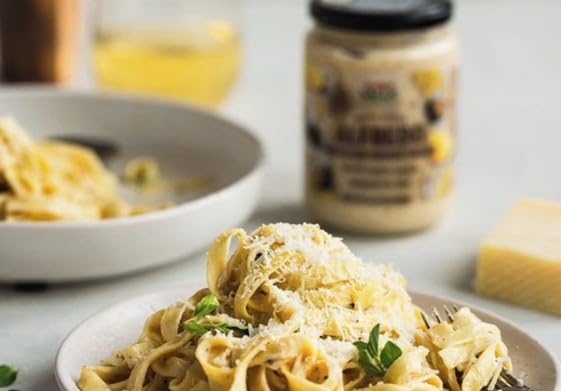 SACLA Alfredo Sauce with Truffle | Creamy Italian White Pasta Sauce with Italian Cheese & Gourmet Truffle | 14.5 oz Glass Jar | Imported from Italy