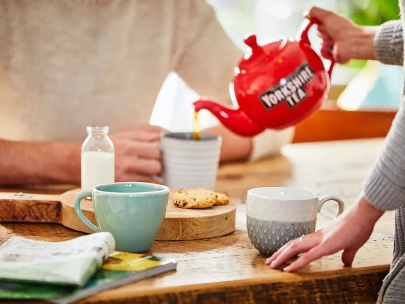 Yorkshire Tea, Gold, Loose Leaf Tea, Black Tea, 8.8 Ounce, Premium Blend, Rich, Smooth, and Satisfying, Classic British Breakfast Blend, Caffeinated