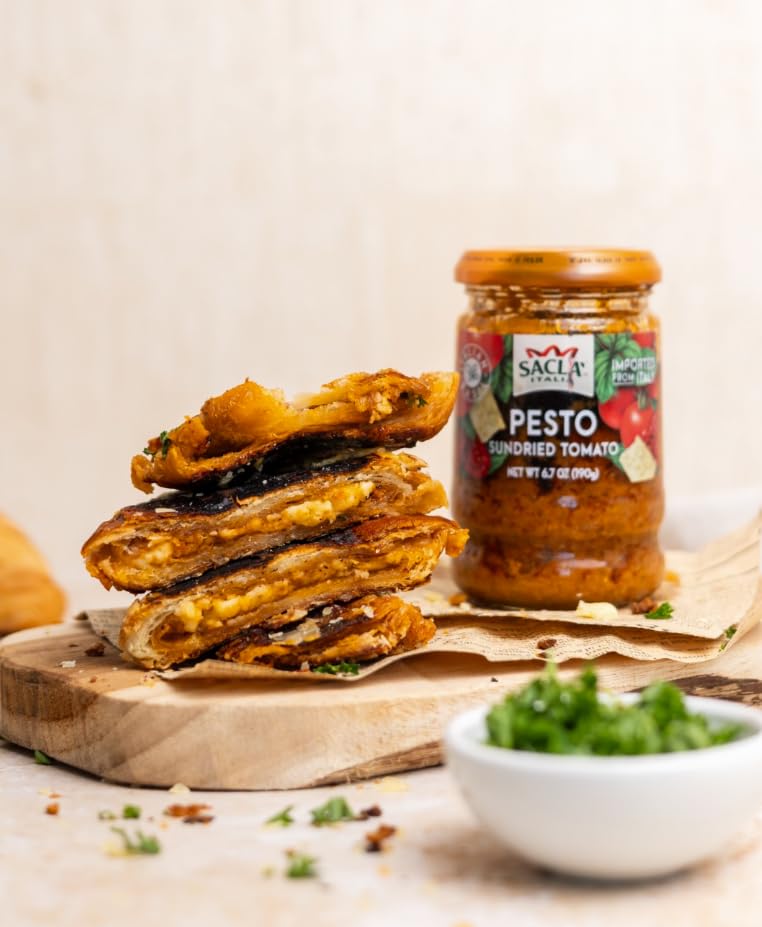 SACLA Sundried Tomato Pesto | Authentic Imported Sun-Dried Tomatoes and Italian Cheese Sauce | 6.7 oz Glass Jar | Non-GMO | Made in Italy