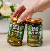 SACLA Vegan Basil Pesto alla Genovese | Dairy-Free Pesto Sauce made from Fresh Italian Basil & Cashews | 6.7 oz Glass Jar | Non-GMO, Plant-Based |
