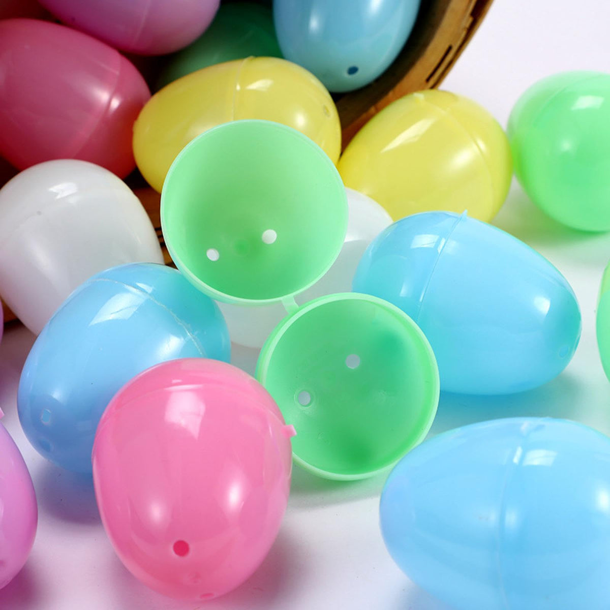 XUNPENG 100 Easter Eggs, Plastic Raffle eggshells, Open Eggs, gacha Eggs, 2.36 * 1.77 inches