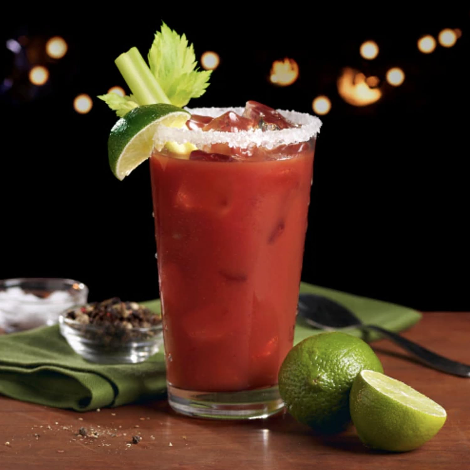 Mr & Mrs T Horseradish Bloody Mary Mix, 1L Bottle, - Premium Cocktail Mixer for Bloody Marys, Ready to Use