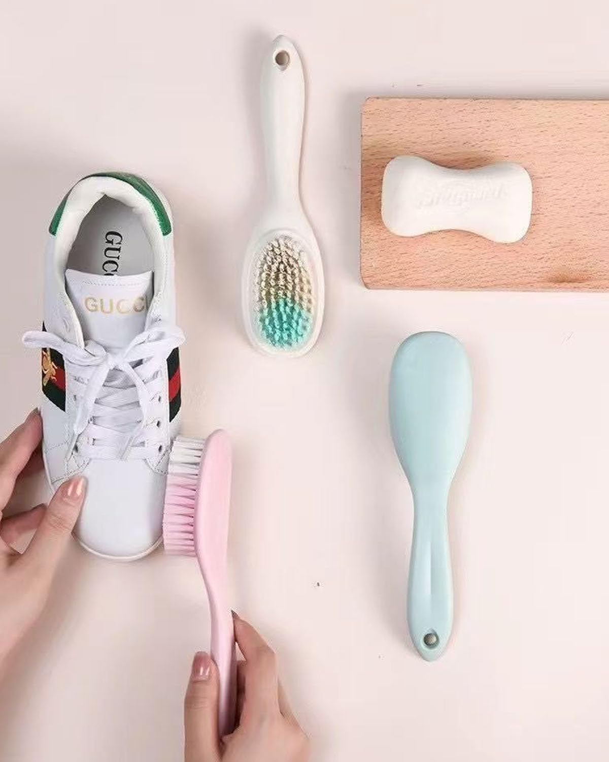 Cleaning Scrub Brushes Laundry Brush Soft Bristle Scrubbing Brush Clothes Brush Removes Stains from Fabrics Cleaning Brush Scrubber Brush