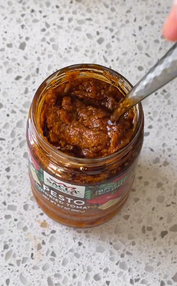 SACLA Sundried Tomato Pesto | Authentic Imported Sun-Dried Tomatoes and Italian Cheese Sauce | 6.7 oz Glass Jar | Non-GMO | Made in Italy
