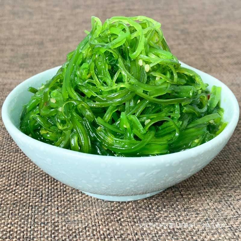Premium Japanese Seaweed Salad - 350g of Dark Green Edible Leafy Seaweed, Seasoned with Sesame, Perfect for Sushi and Japanese Cuisine (??????)