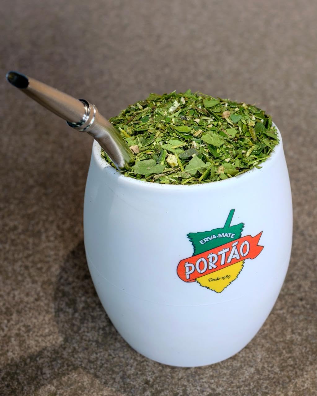 Yerba Mate Chimarrão Pura Folha Portão Fresh and Green Brazilian Tea Erva Mate Pure Leaf Chimarrão Vacuum Sealed 250g / 8.82oz / 0.55lb. (Pack of 4)