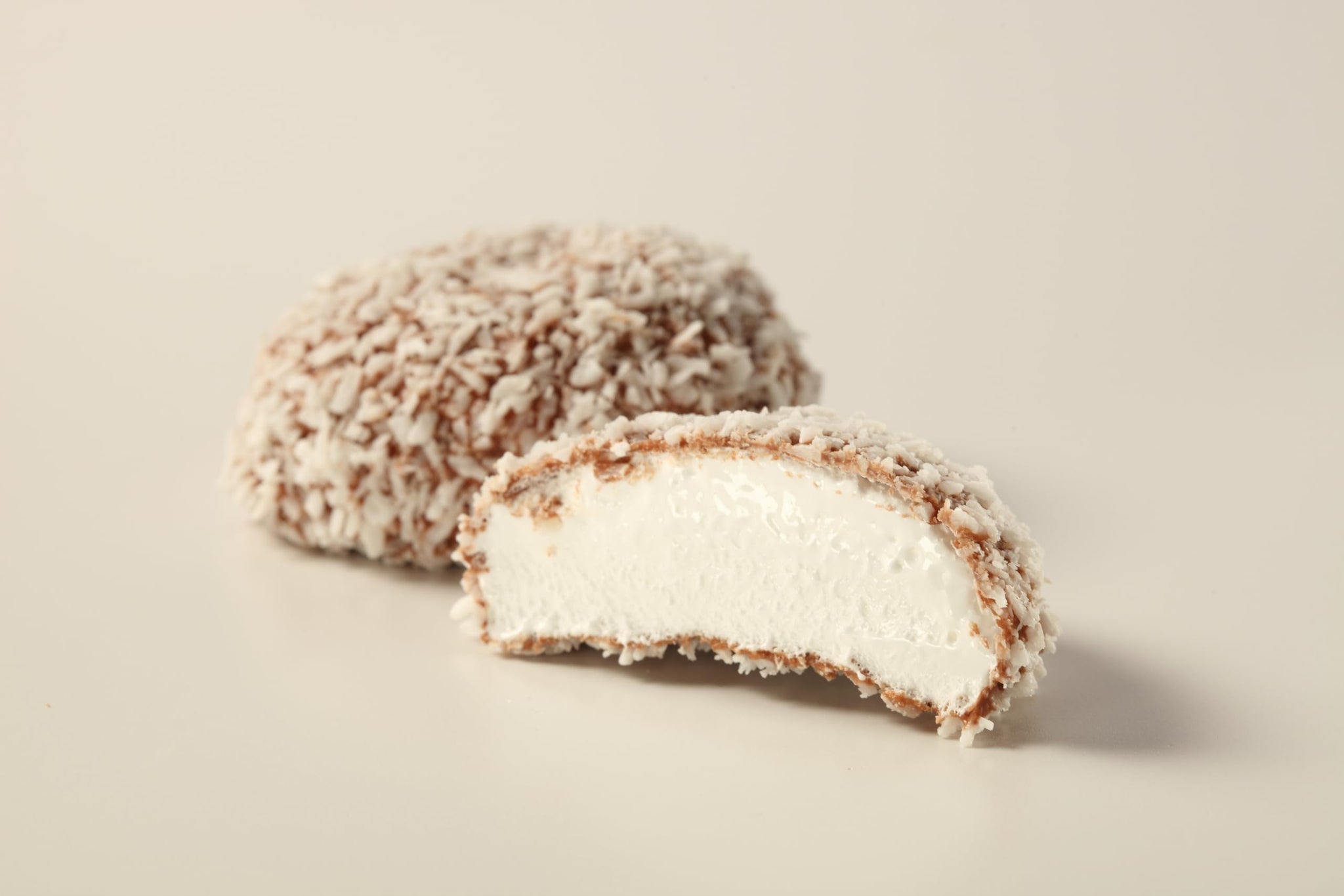 TUNNOCK'S Snowballs - Coconut Covered Marshmallows 4 Pack 120g (4.2 oz)