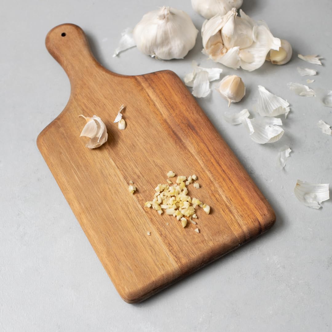 Unpretentious Minced Dried Garlic, 8 oz, Kitchen Essential, Versatile Seasoning