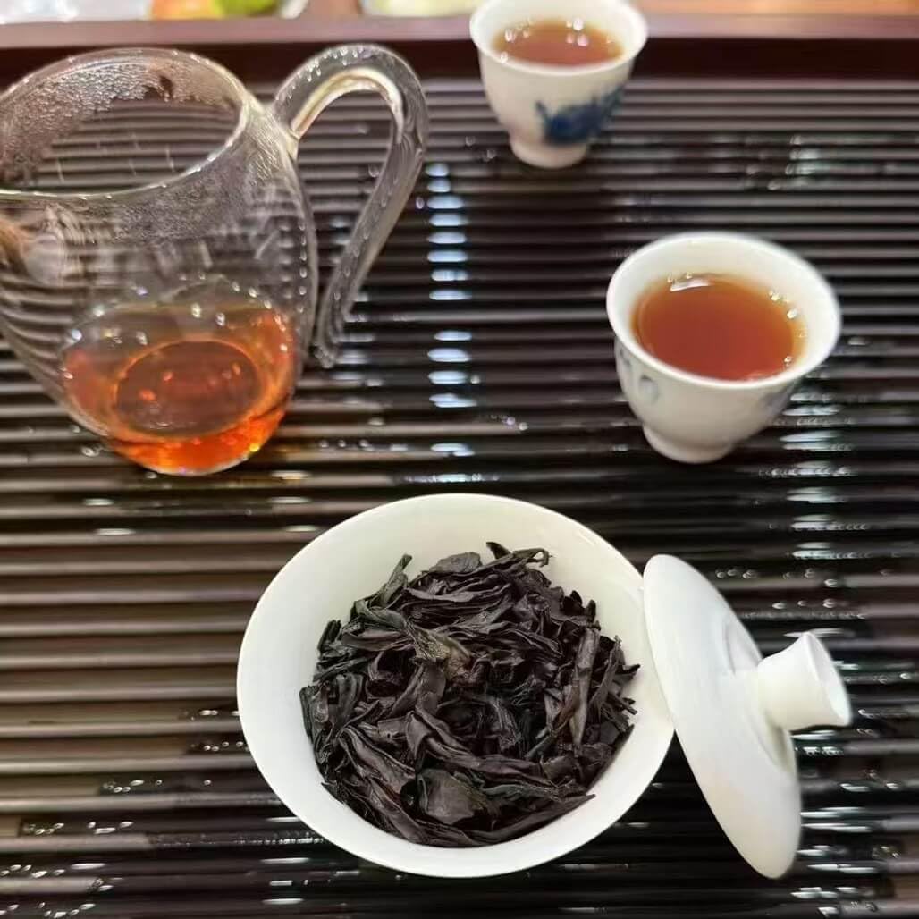 YongWell Premium Wuyi Da Hong Pao, Oolong Black Tea (12 Bags)