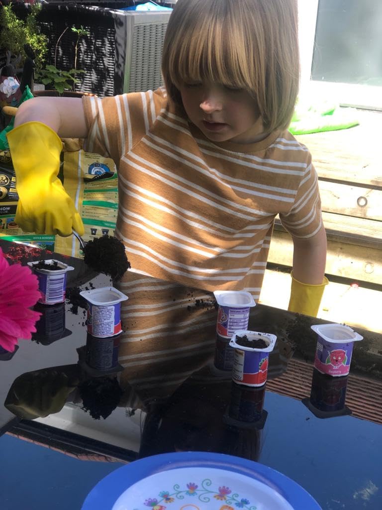 GUBBERLOVES Rubber Gloves for Children Gardening & Washing up Designed for Children - Kids Gloves that fit properly - (PLAIN XS - 6-9 YEARS)
