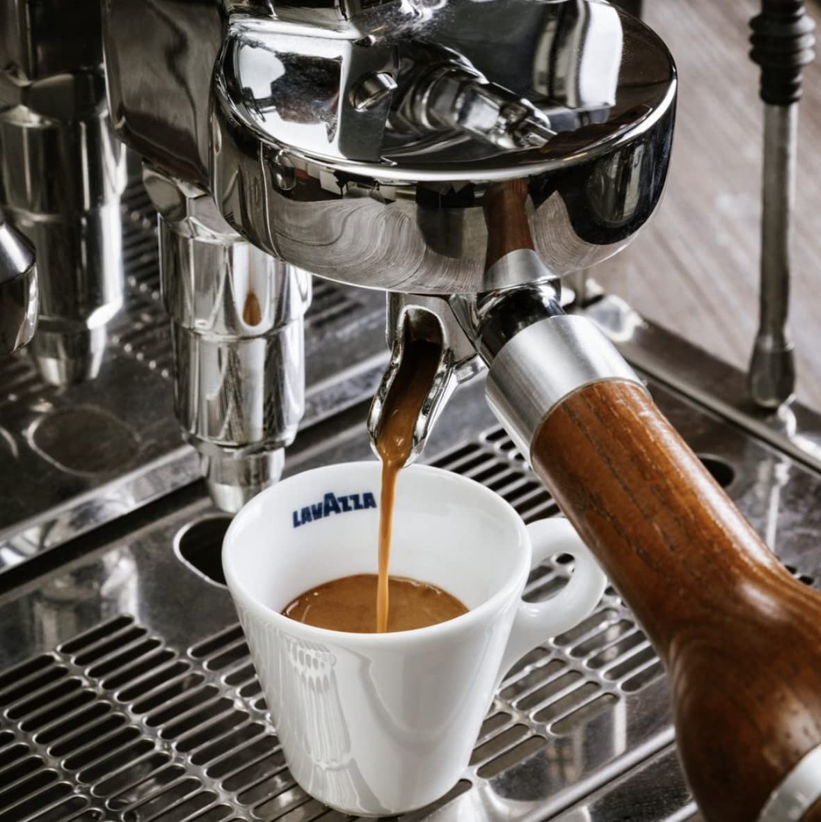 Lavazza Gold Selection Whole Bean Coffee Blend, Light Roast, 2.2 Pound Bag ,Premium Quality, Blended and roasted in Italy,Well balanced, Aromatic