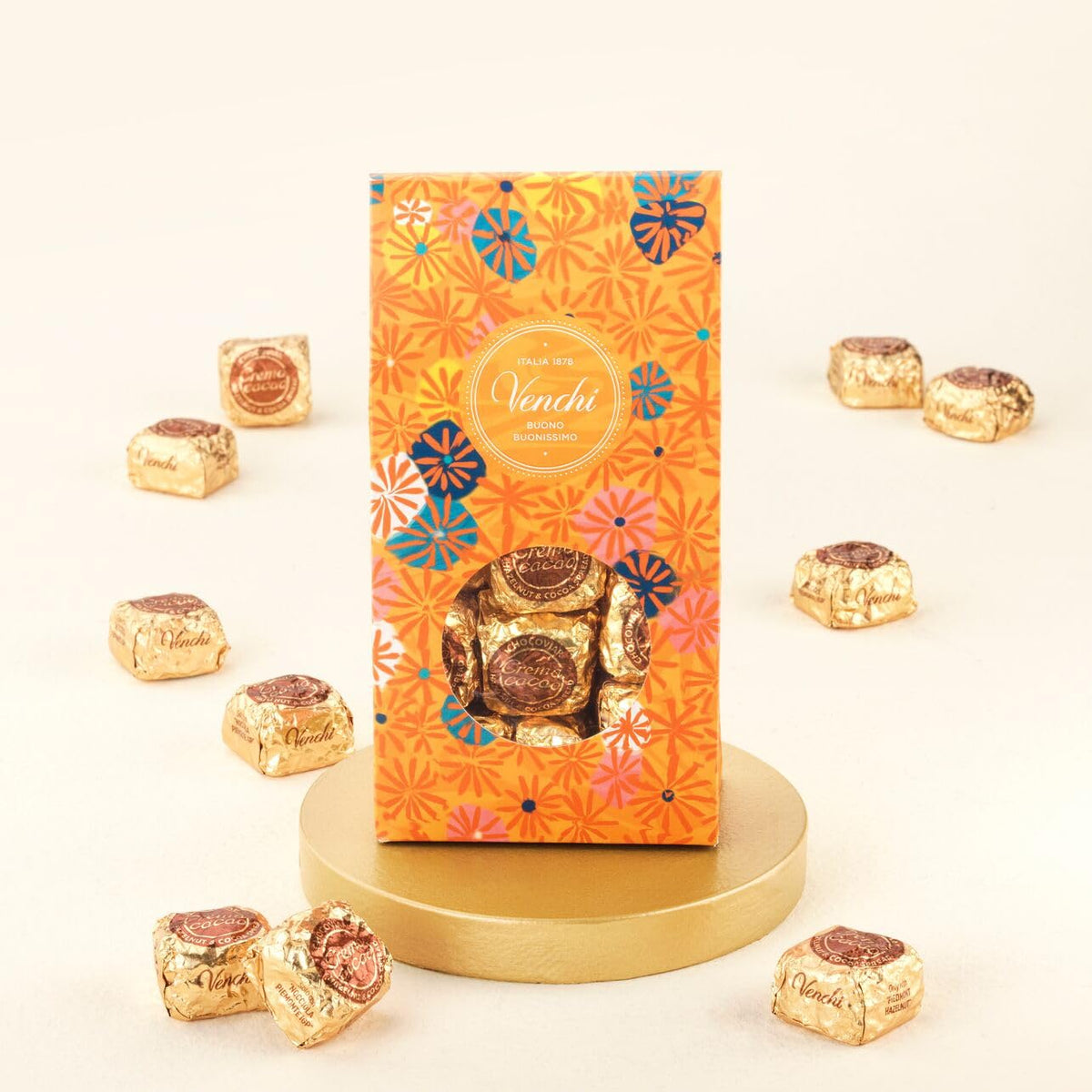 Venchi Chocoviar Crema Cacao 15-Piece Elegant Gift Box - Creamy Cocoa Filling with Piedmont Hazelnut, Milk Chocolate Shell, Dark Chocolate Coating