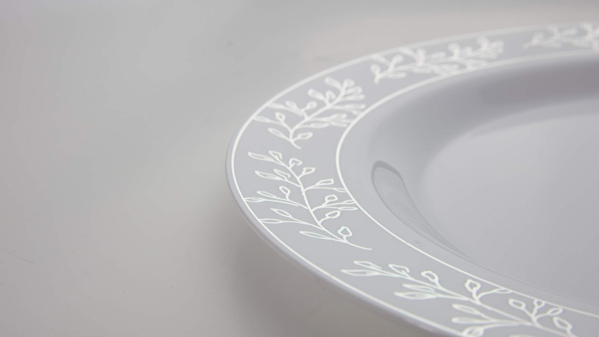 Exquisite 200 Pcs Heavyweight Disposable Plastic Plates and Cutlery Set Includes 40 Silver Leaf Trim Dinner Plates 40 Silver Dessert Plates and 40 Pcs