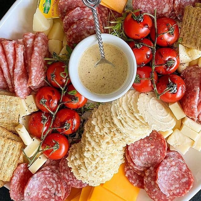 34 Degrees Sesame Crisps | Light & Crunchy Thin Crackers for Charcuterie, Cheese Boards & Entertaining, Single Pack (4.5oz)