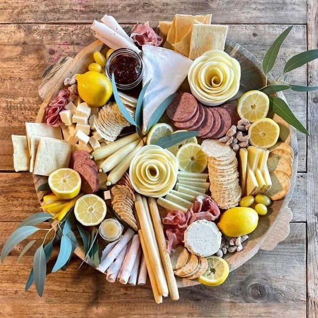 34 Degrees Rosemary Crisps | Light & Crunchy Thin Crackers for Charcuterie, Cheese Boards & Entertaining, Single Pack (4.5oz)