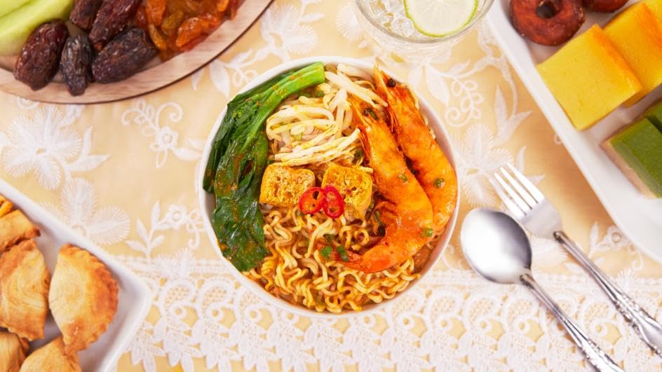 Chow Instant 2 Minute Noodles - TOMATO Flavor with Seasonings (Pack of 2 x 5 Packs x 85g) So Delicious Meal ... HALAL