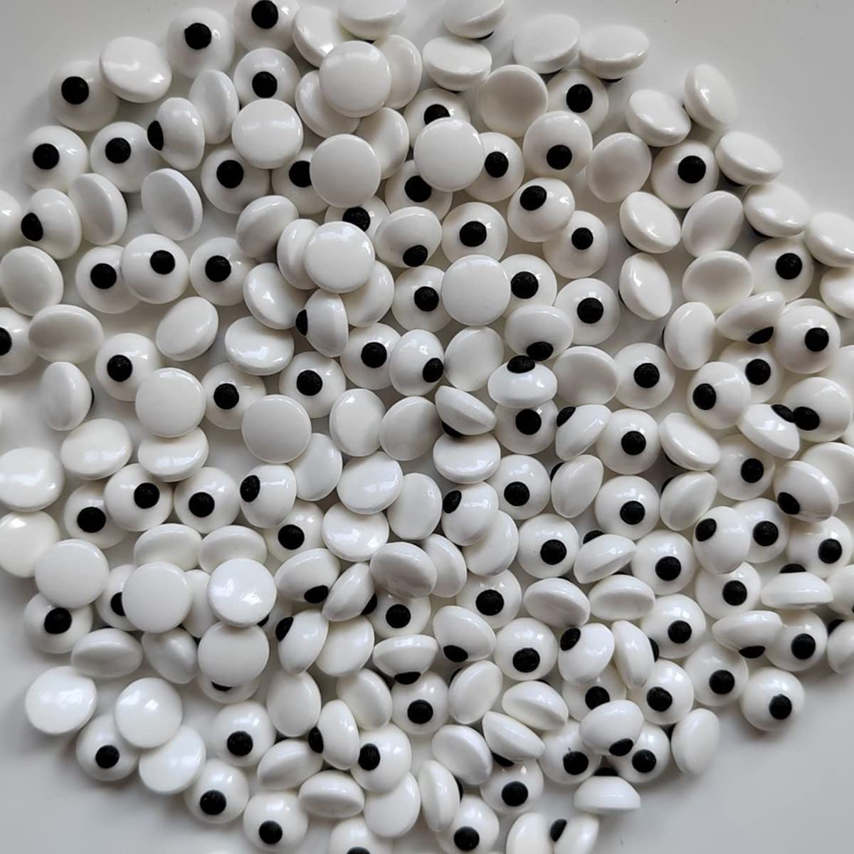 1 Bottle Candy Eyes Eyeballs - Cake Cupcake Toppers - Edible Baking Decorations for Cupcakes, Cakes, Cookies - Halloween, Christmas, Easter