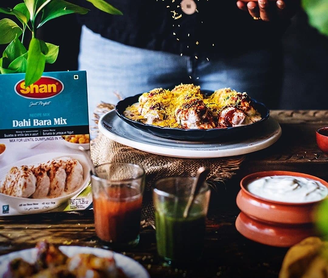 Shan Dahi Bara Chaat Seasoning Mix 1.76 oz (50g) - Spice Powder Blend for Traditional Dumplings in Yogurt - Suitable for Vegetarians - Airtight Bag in