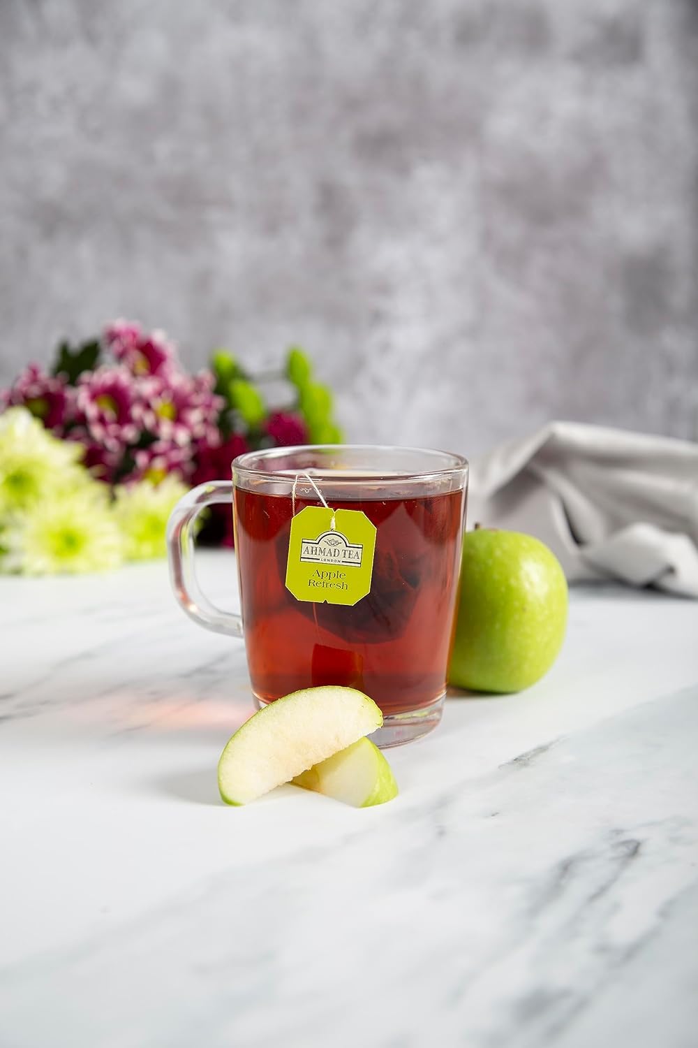 Ahmad Tea Black Tea, Apple Refresh Teabags, 20 ct (Pack of 1) - Caffeinated & Sugar-Free