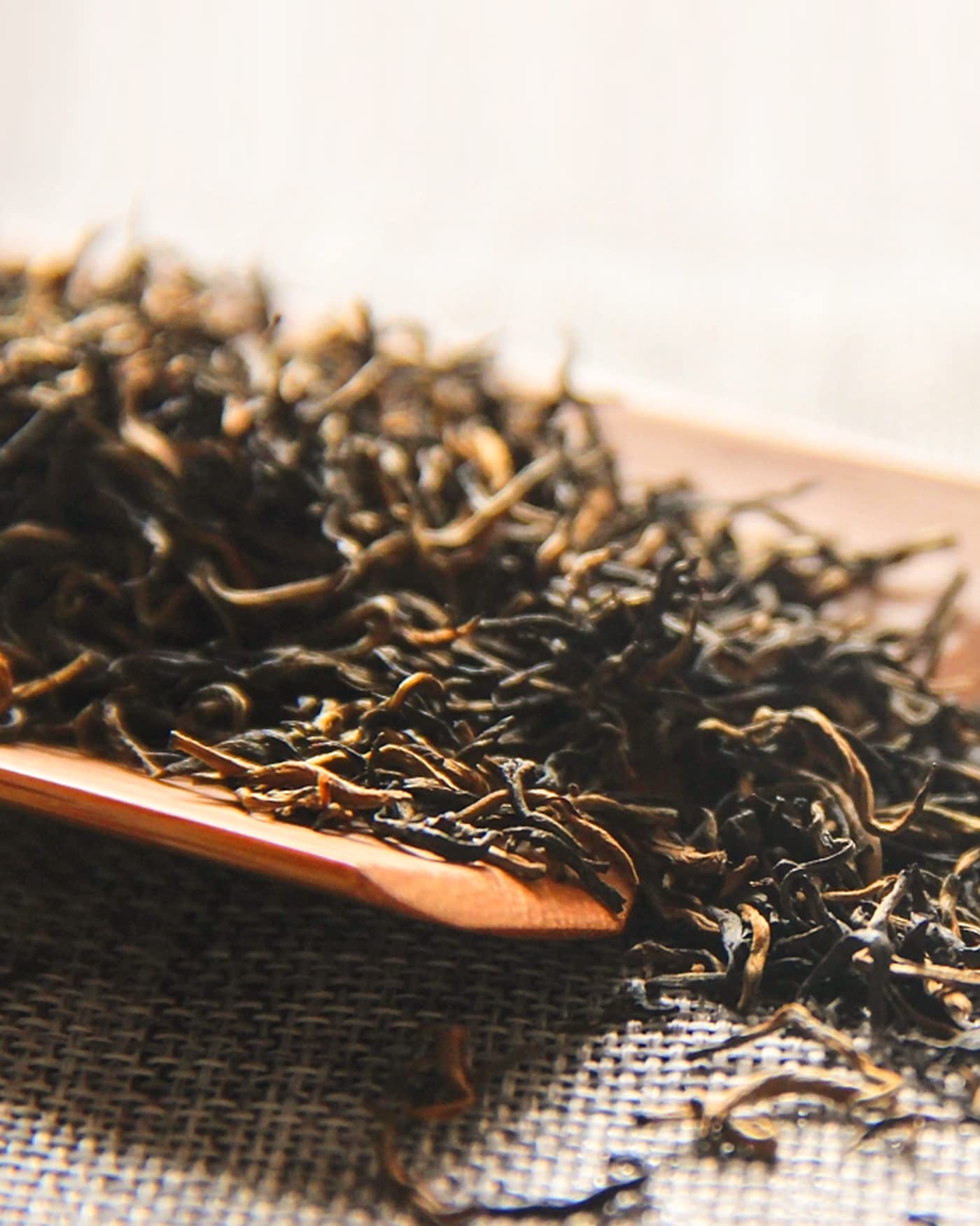 Luxtea Chinese Famous Tea - Premium Jin Jun Mei Black Tea - Golden Beautiful Eyebrow Authentic Chinese Black Tea -Grade AA (High Grade)