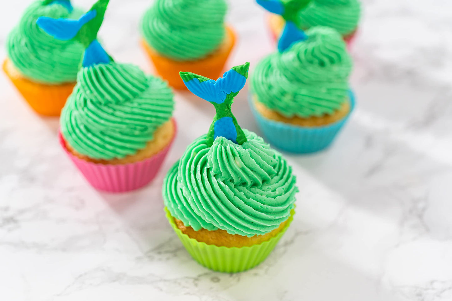 Bakerpan Premium Rolled Green Fondant for Cake Decorating - 1 Pound, Vanilla Flavor (Made in USA)