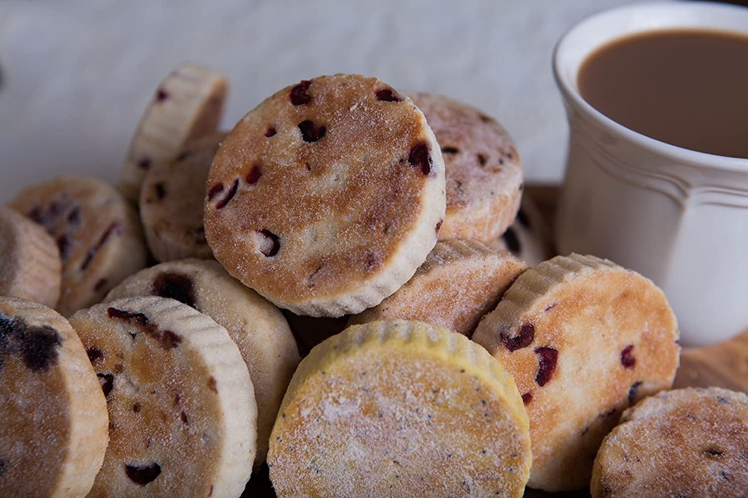Welsh Cakes by Welsh Baker - Variety 2 Pack - Traditional Classic and Currant Flavors - Handmade - 4 cakes per pack - 8 Cakes in All