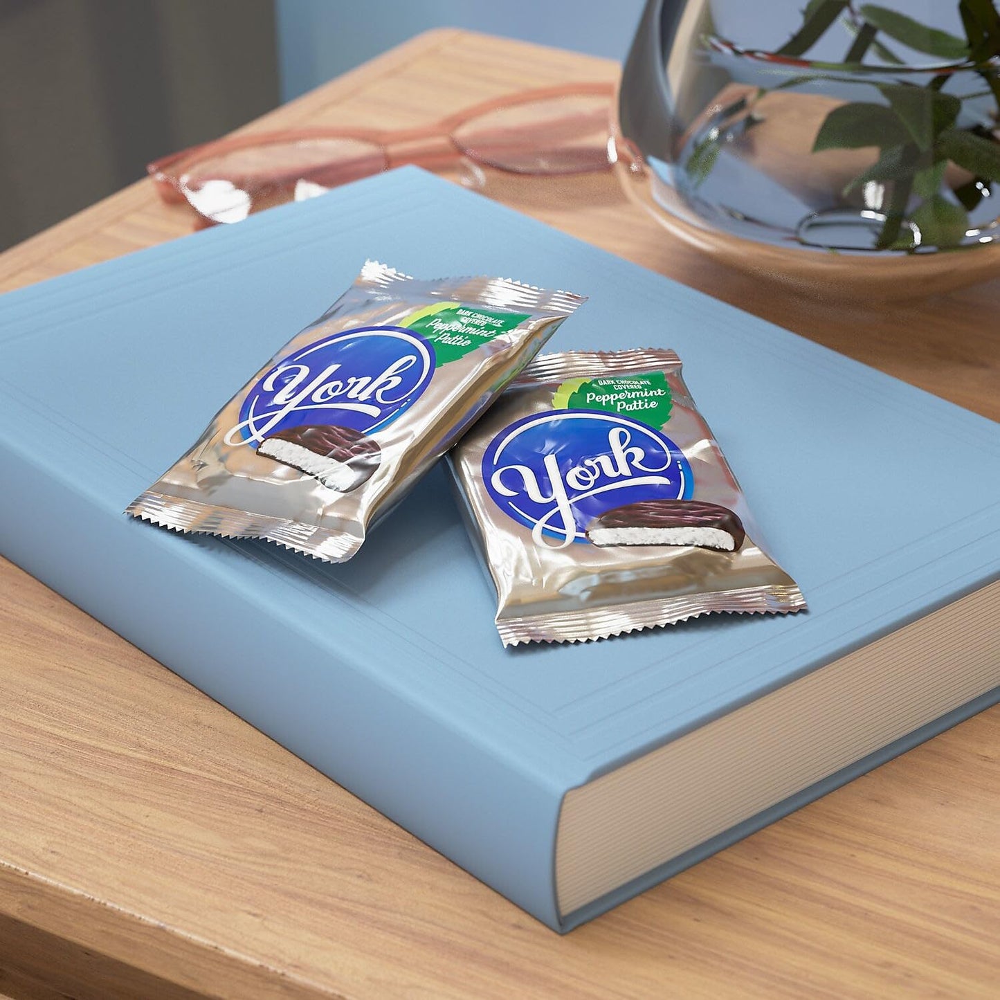 York Peppermint Patties Peppermint Dark Chocolate Candy Bar, 1.4 oz., 36/Box (HEC00330)