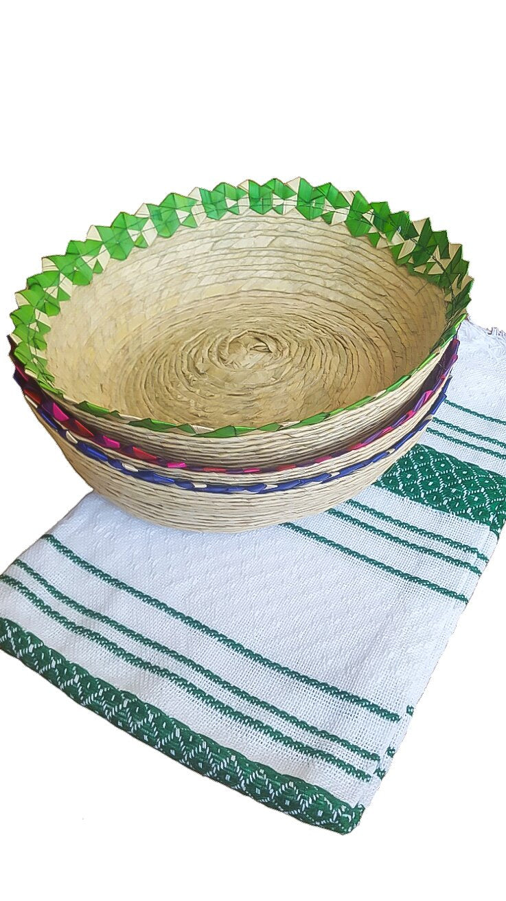 Jacq & Jürgen - 3 Pack Crown Tortilla Baskets with 1 Cotton Tortilla Cloth - Handwoven Palm Tortillero Bundle, Traditional Mexican Kitchen Décor