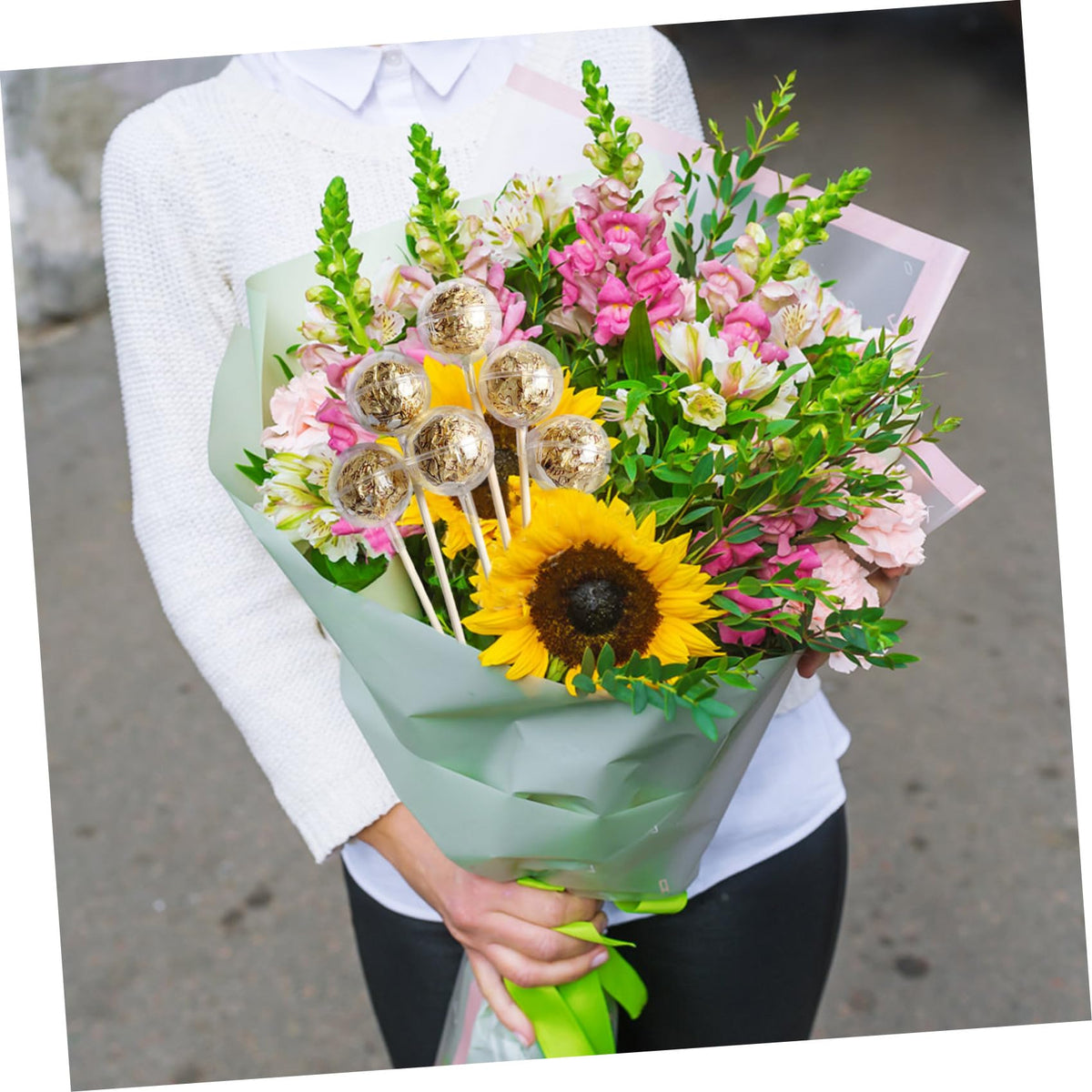 Hohopeti 100pcs Flower Holder Candy Bouquet Cups for Chocolate Wrapping Transparent Candy Packaging with Sticks for Valentine Day and Wedding
