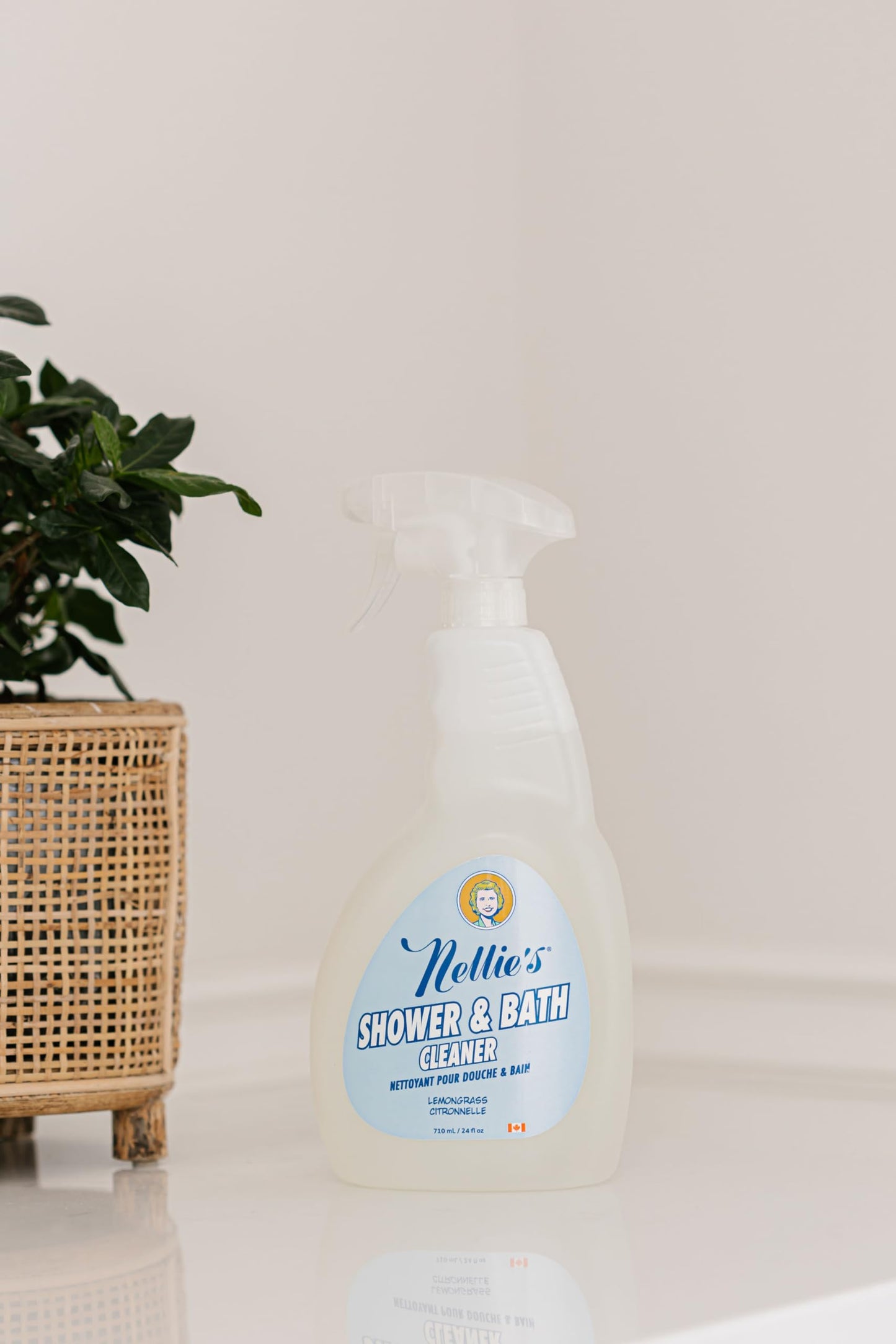 Nellie's All-Natural Shower and Bath Cleaner - Plant-Based Formula - Removes Soap Scum & Grime - Refreshing Lemongrass Scent - No Harsh Chemicals