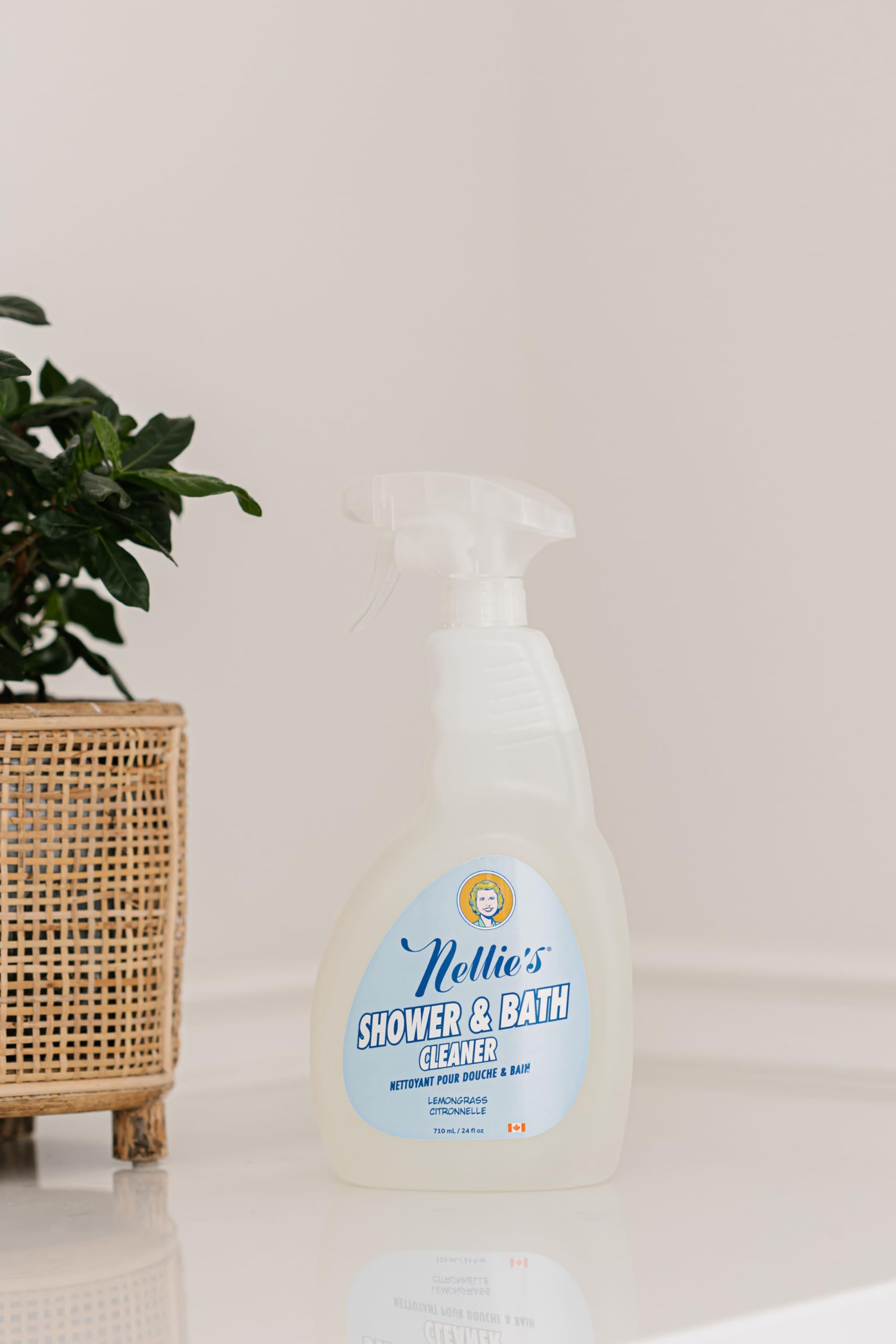 Nellie's All-Natural Shower and Bath Cleaner - Plant-Based Formula - Removes Soap Scum & Grime - Refreshing Lemongrass Scent - No Harsh Chemicals