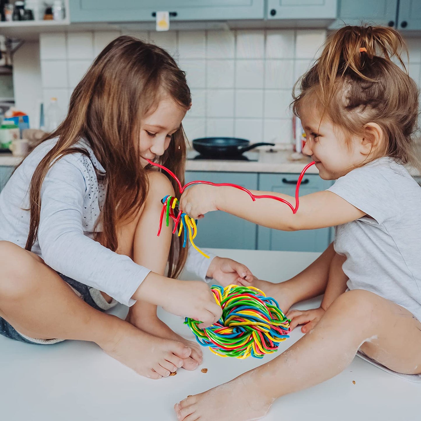 Dee Best Strawberry Flavored Red String Licorice Candy | Mouthwatering Soft, Chewy Extra Long Shoestring Licorice Vine Laces Old Fashioned Candy |