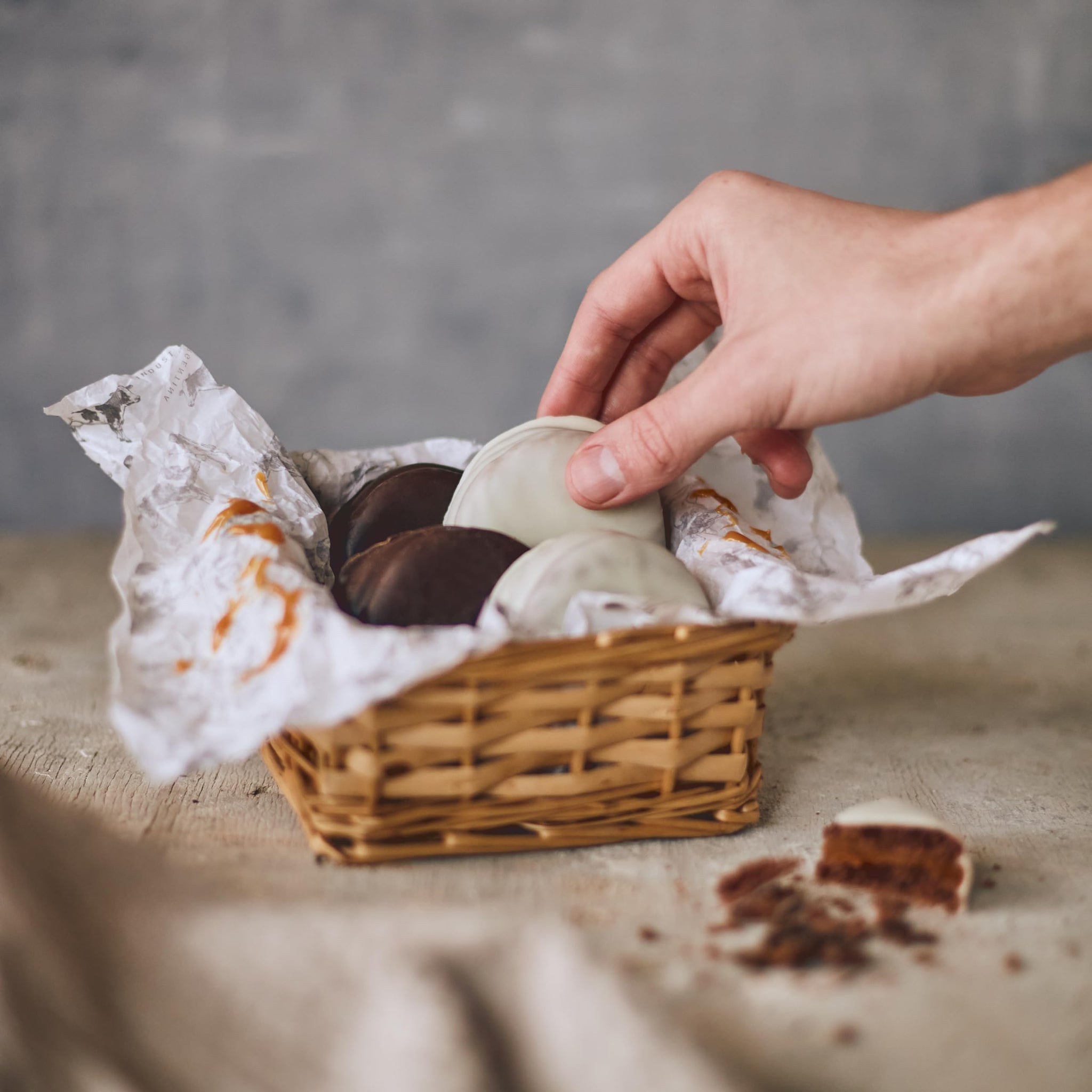 Dulce de Leche & CO. Alfajores Premium DDL&CO Box X 12 Units Black Chocolate. Made in Argentina (Pack of 1)