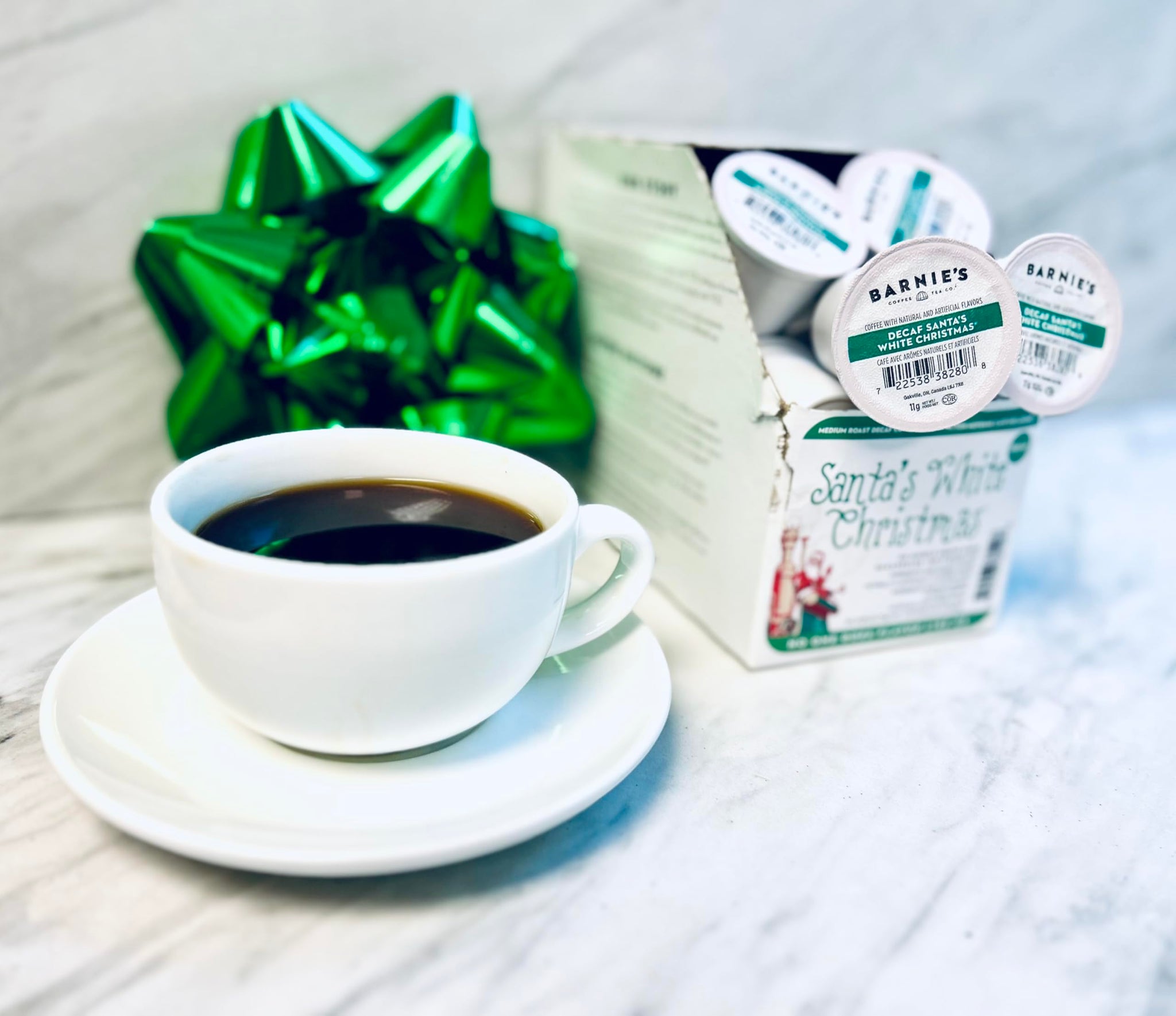 BARNIE'S COFFEE TEA CO. Single Serve K cups for Keurig Brewers Medium Roast Arabica Coffe Beans, Decaf Santa's White Christmas, 22 Count