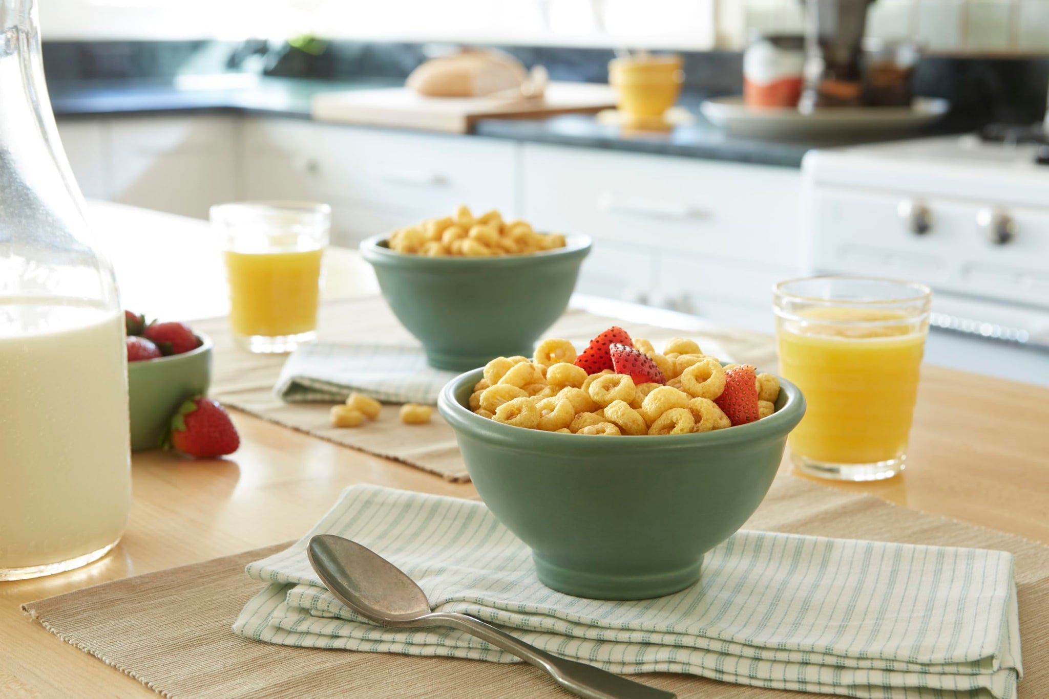 Honey Ohs! Cereal, Crunchy Sweetened Corn, Oats and Rice Os, Family Size Breakfast, 20 oz Box