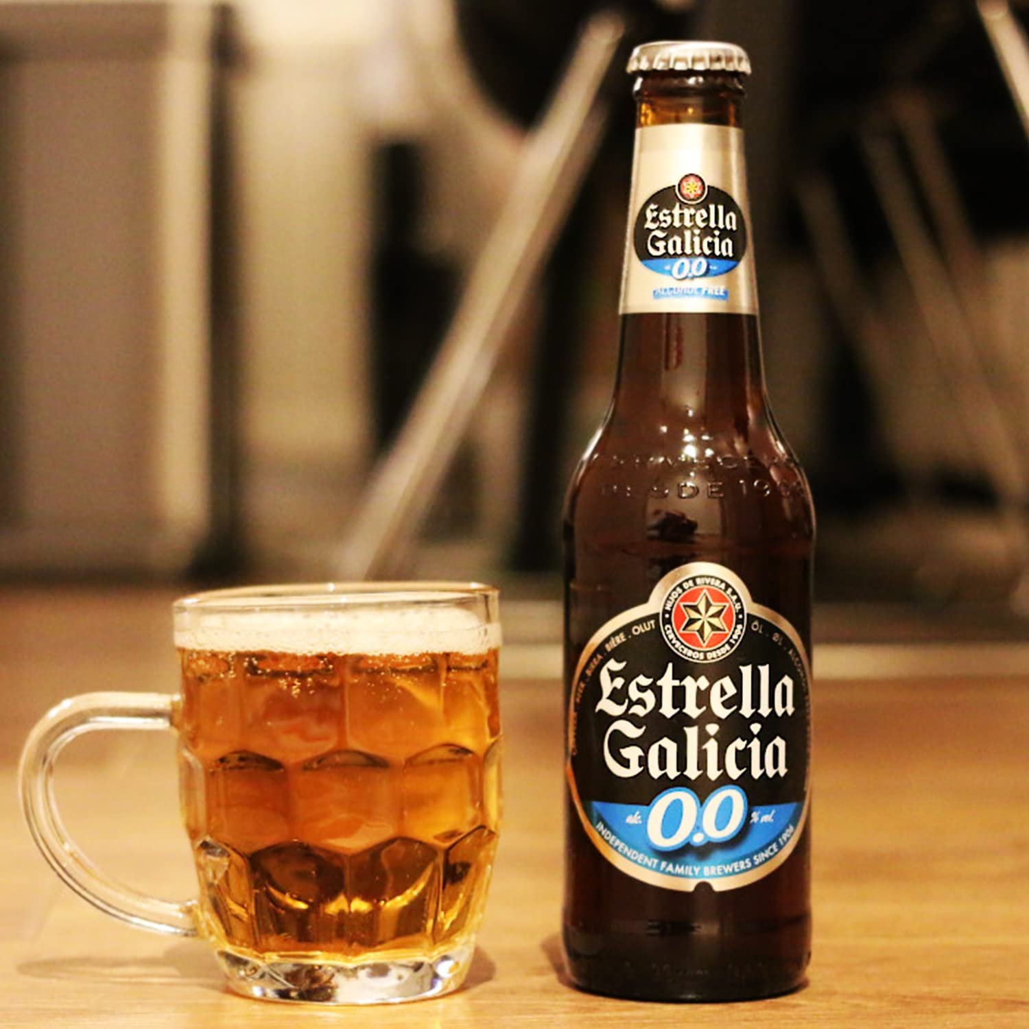 Estrella Galicia 0,0 Non-Alcoholic Beer 15 Pack, Made in Spain, 11.2oz/Btl, includes Phone/Tablet Holder & Beer/Pairing Recipes