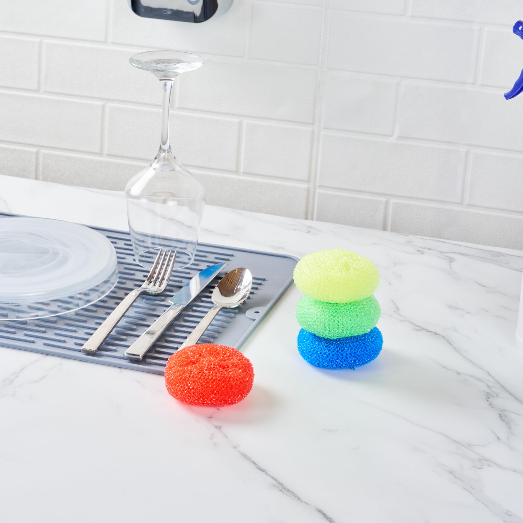 Restaurantware Plastic Dish Scrubbers 40 Pack 2.953 x 2.953 x 0.984 Inches Durable Non-Scratch Scrubbers Plastic Mesh Cleaning Pads Easy Grip Assorted