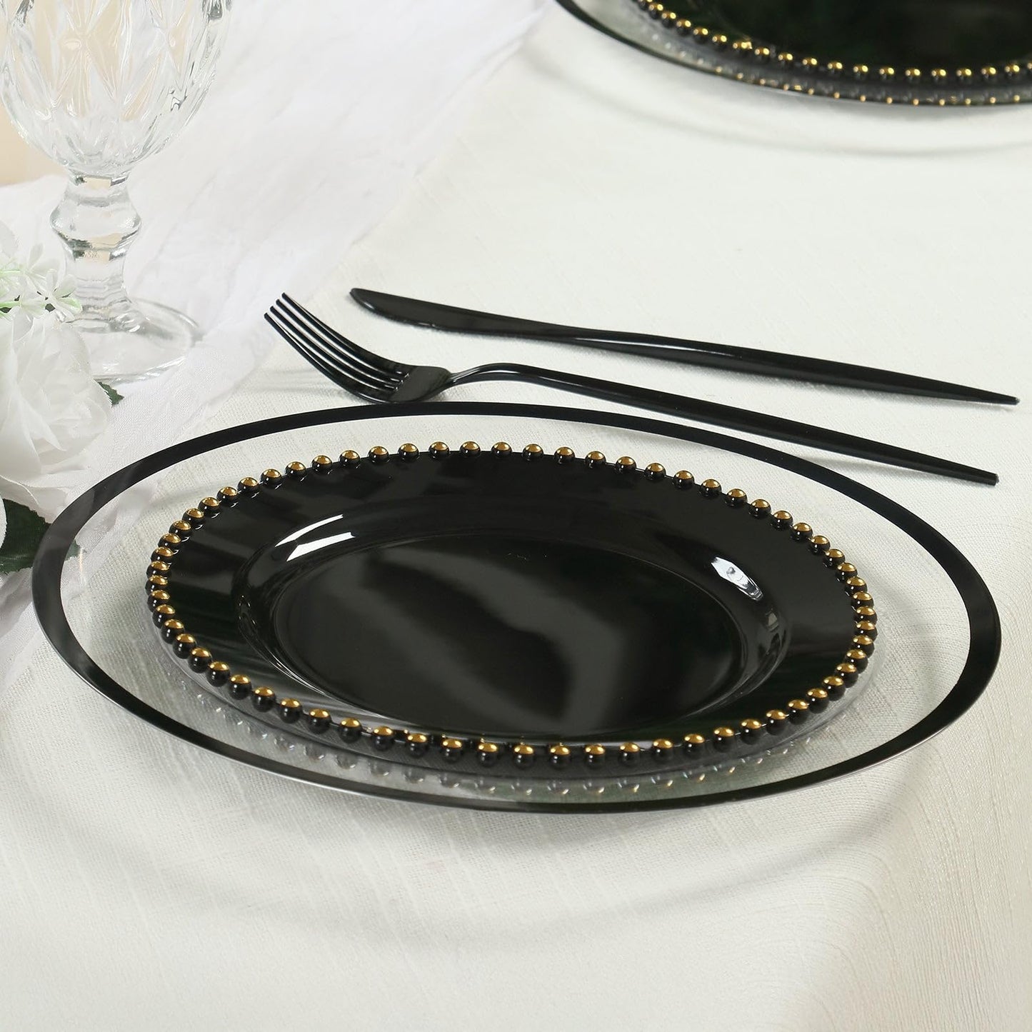 TCF Linen 10" Dinner Plates - Set of 20 - Plastic Black Gold Round Disposable Plate Beaded Rim, Ideal for Decoration Party Wedding Bulk Events