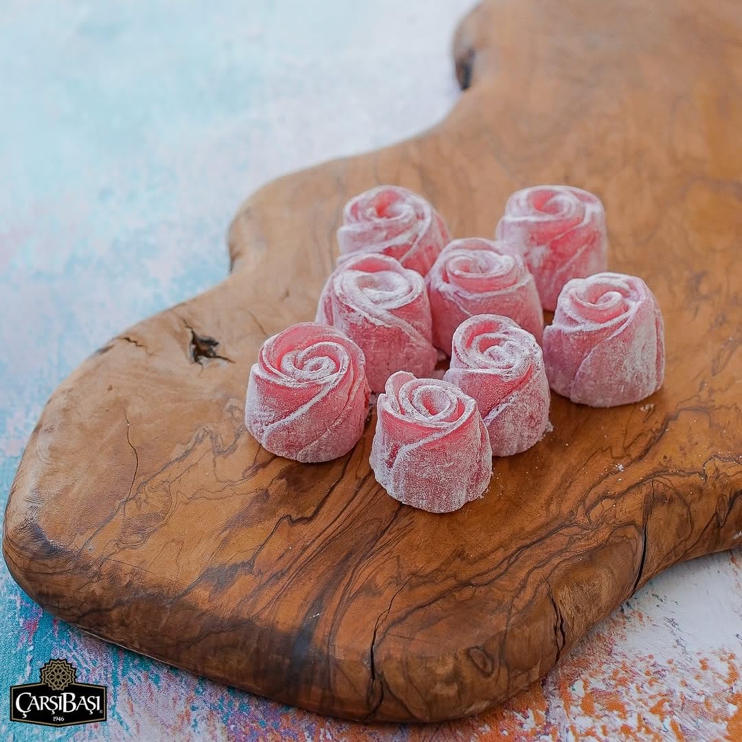 Çar??ba?? Premium Turkish Delight Gift Box - Handmade Rose & Pistachio Lokum Assortment, Authentic Gourmet Turkish Candy, Elegant Sweet Gift, 1.32 lb