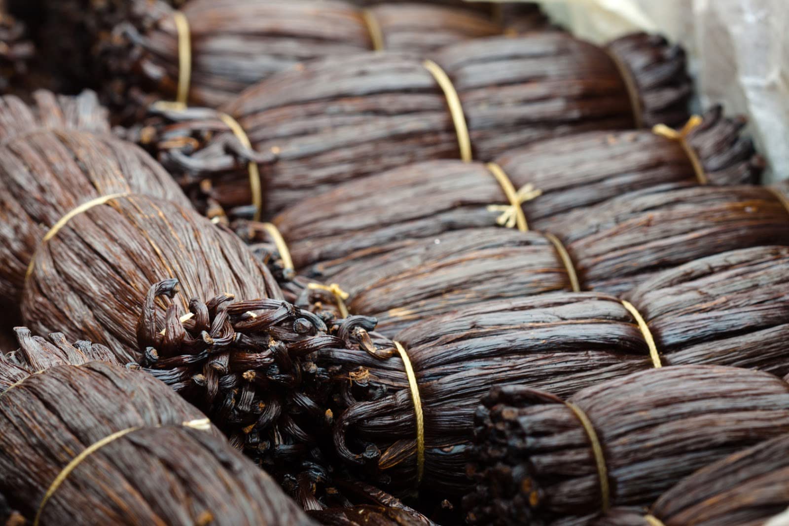 Vanilla Beans Grade A (16-18cm) Gourmet Vanilla Whole Vanilla Pods for Vanilla Extract and Baking 2.2 lbs (40 Beans)