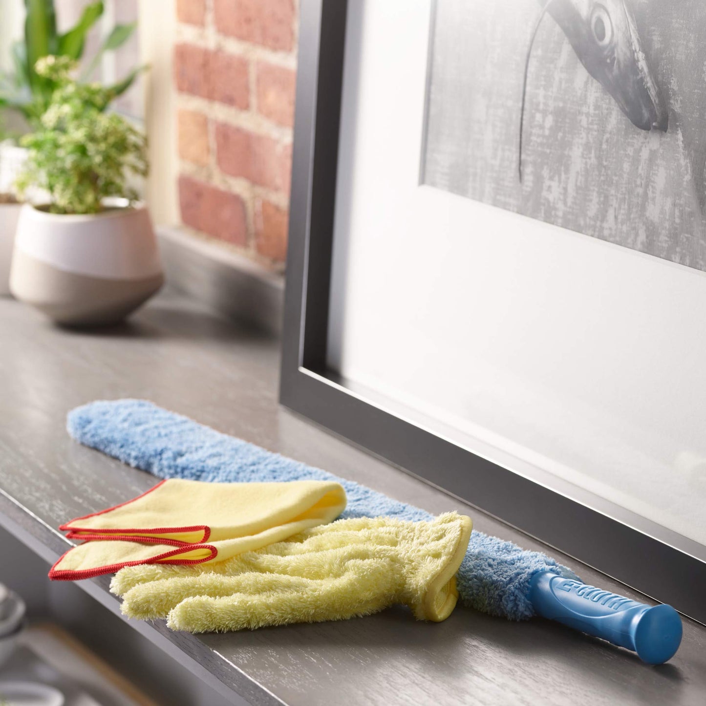 E-Cloth High Performance Dusting Glove, Microfiber Cleaning Cloth, Traps Dust, Pollen, Pet Fur, and Hair, Great for Wood and Leather Surfaces