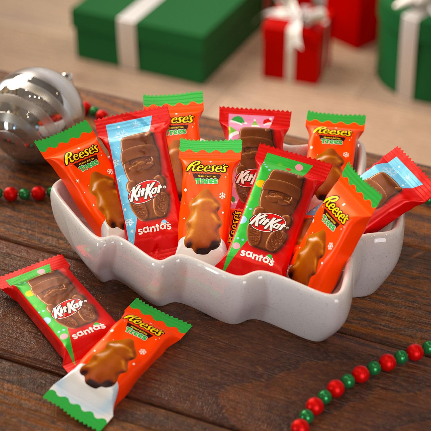KIT KAT and REESES Assorted Milk Chocolate Snack Size, Christmas Candy Bag, 18.45 oz
