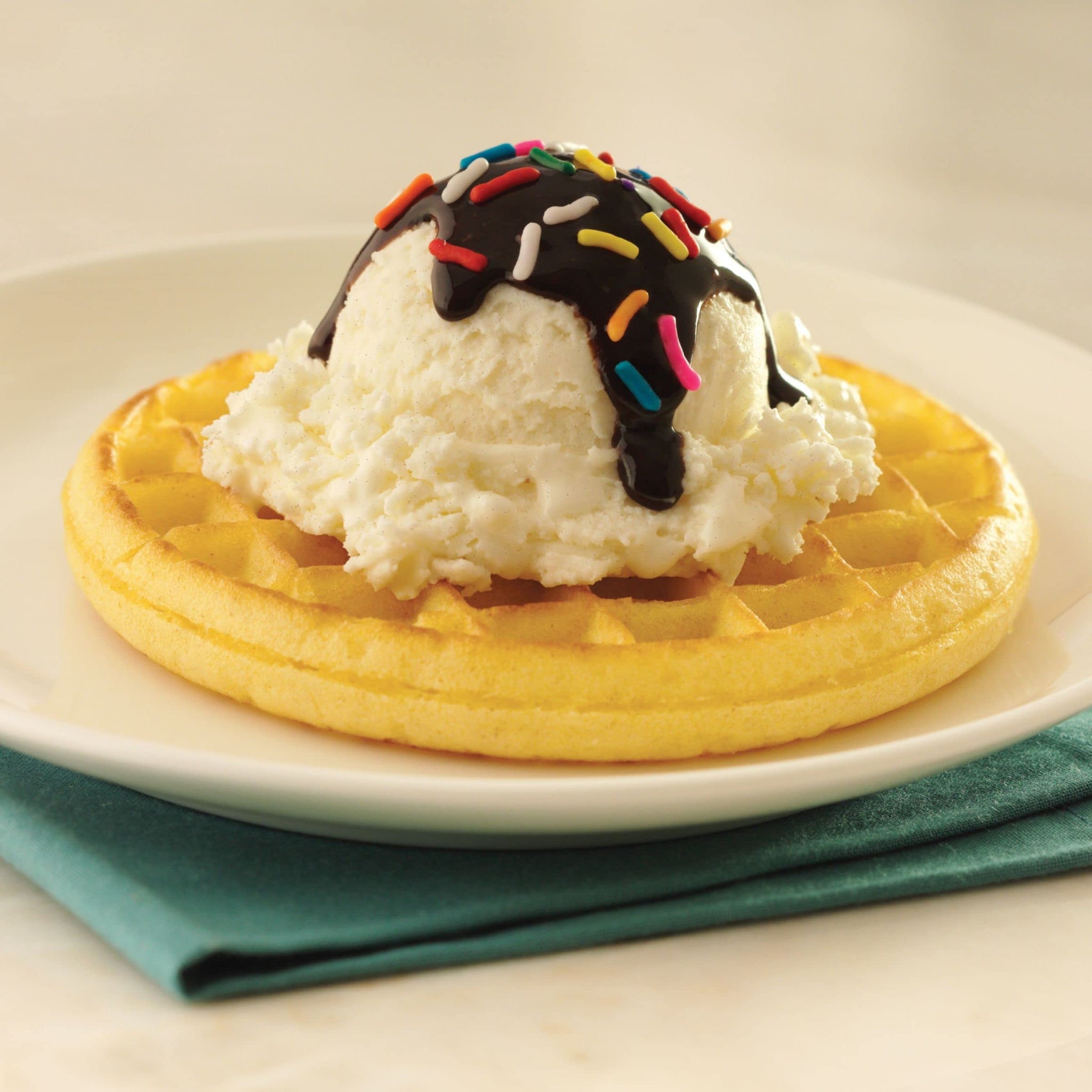 Eggo Frozen Waffles, Frozen Breakfast, Breakfast Food, Buttermilk, 12.3oz Box (10 Waffles)