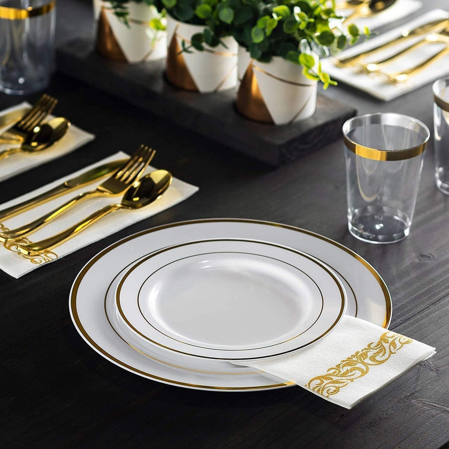 Munfix 100 Gold Plastic Plates Set, 10 Inch Fancy Heavy Duty Elegant Disposable Dinner Plates, For Party, Wedding, White with Gold Rim