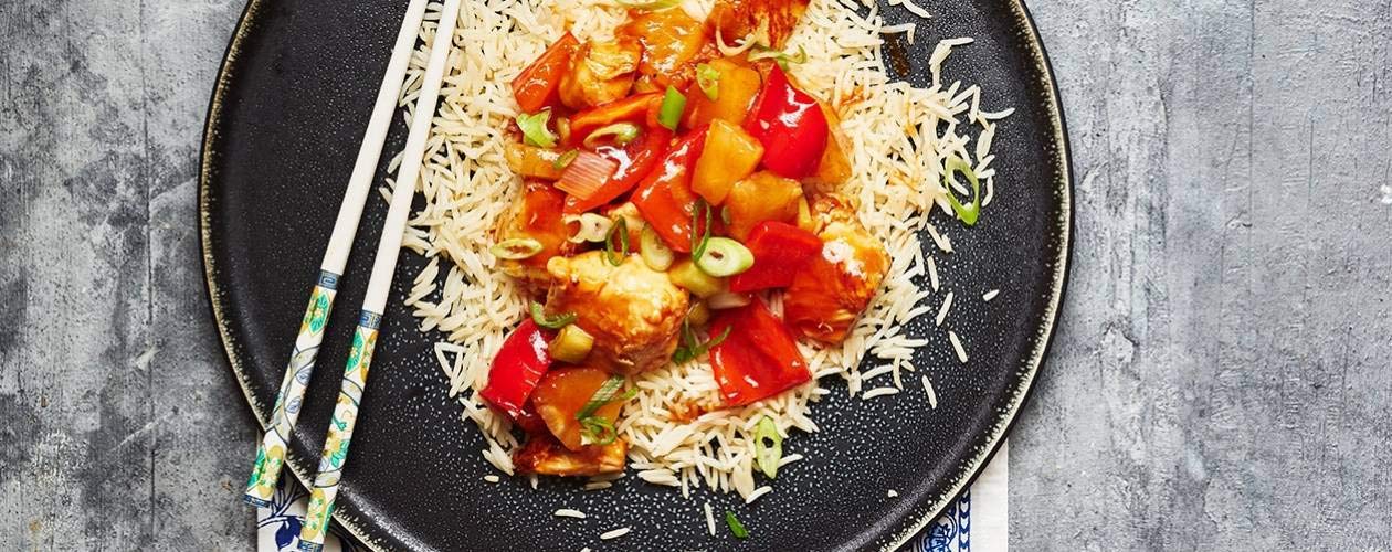 Sharwood's Sweet And Sour Cooking Sauce 425g - A Sweet, Sticky Sauce with Crunchy Vegetables and Juicy Pineapple.