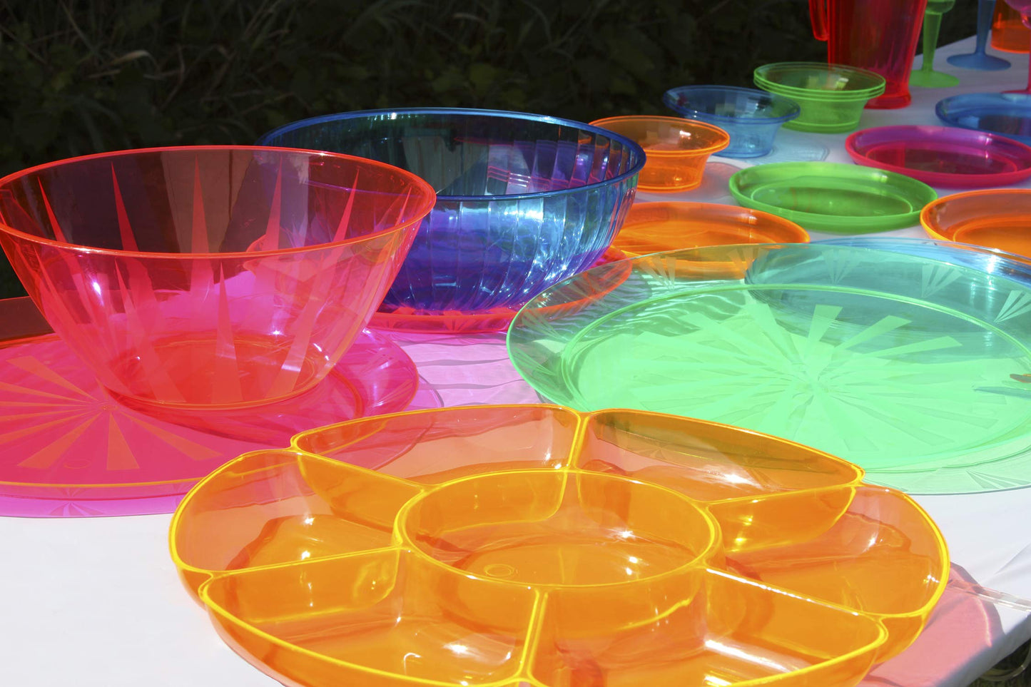 Party Essentials Hard Plastic 24-Ounce Small Serving Bowls, Red, 6-Count
