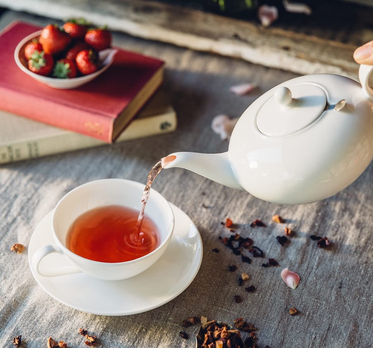 Newby Teas Strawberry and Mango - 25 Individually Wrapped Tea Bags - Flavoured Black Tea with Fruity Notes - Premium Ceylon Tea